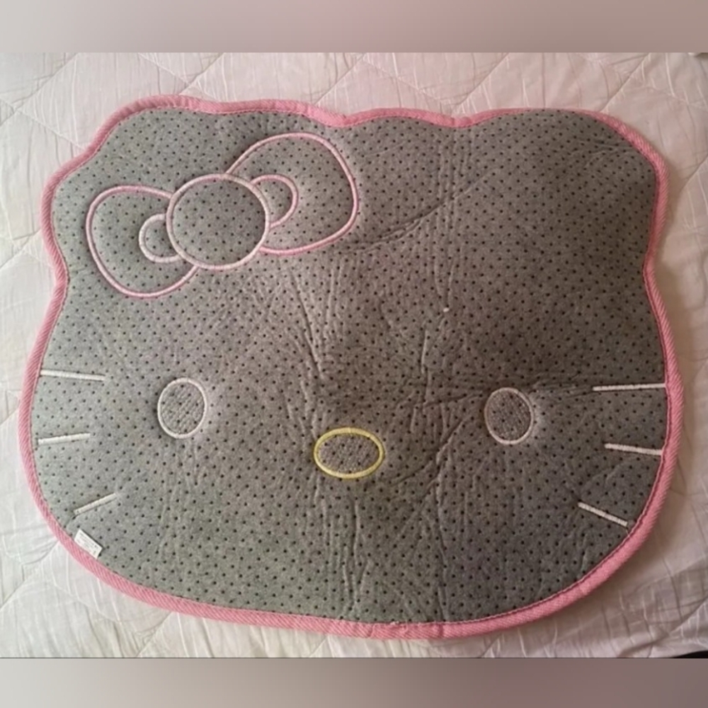 Hello Kitty Rug - Picture 4 of 10